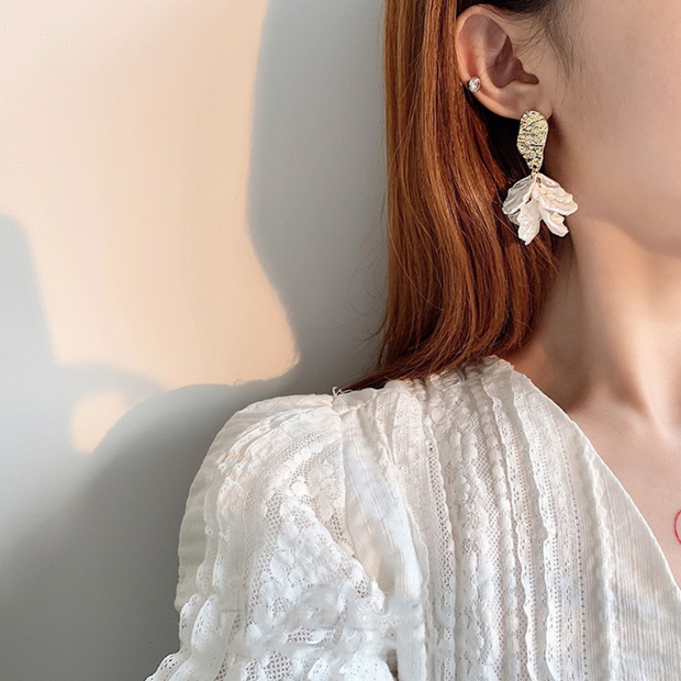 White flower earrings